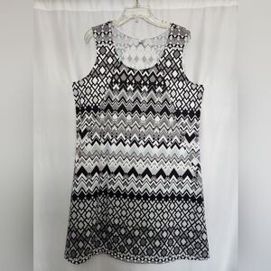 The Aventura Black and White Zigzag Tank Top dress in size XL is a stylish and v